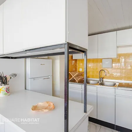 California - Duplex Avec Balcon A 120m De La